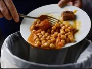 Romanii – campioni la risipa de mancare