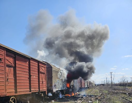 Vagon in flacari -Gara Velenta
