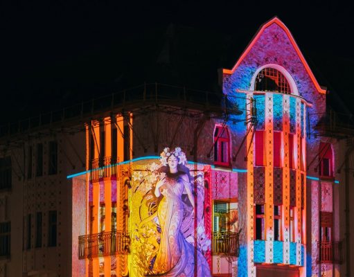 Ziua Mondială Art Nouveau a fost celebrata la Oradea prin spectacole, tururi ghidate și instalații multimedia